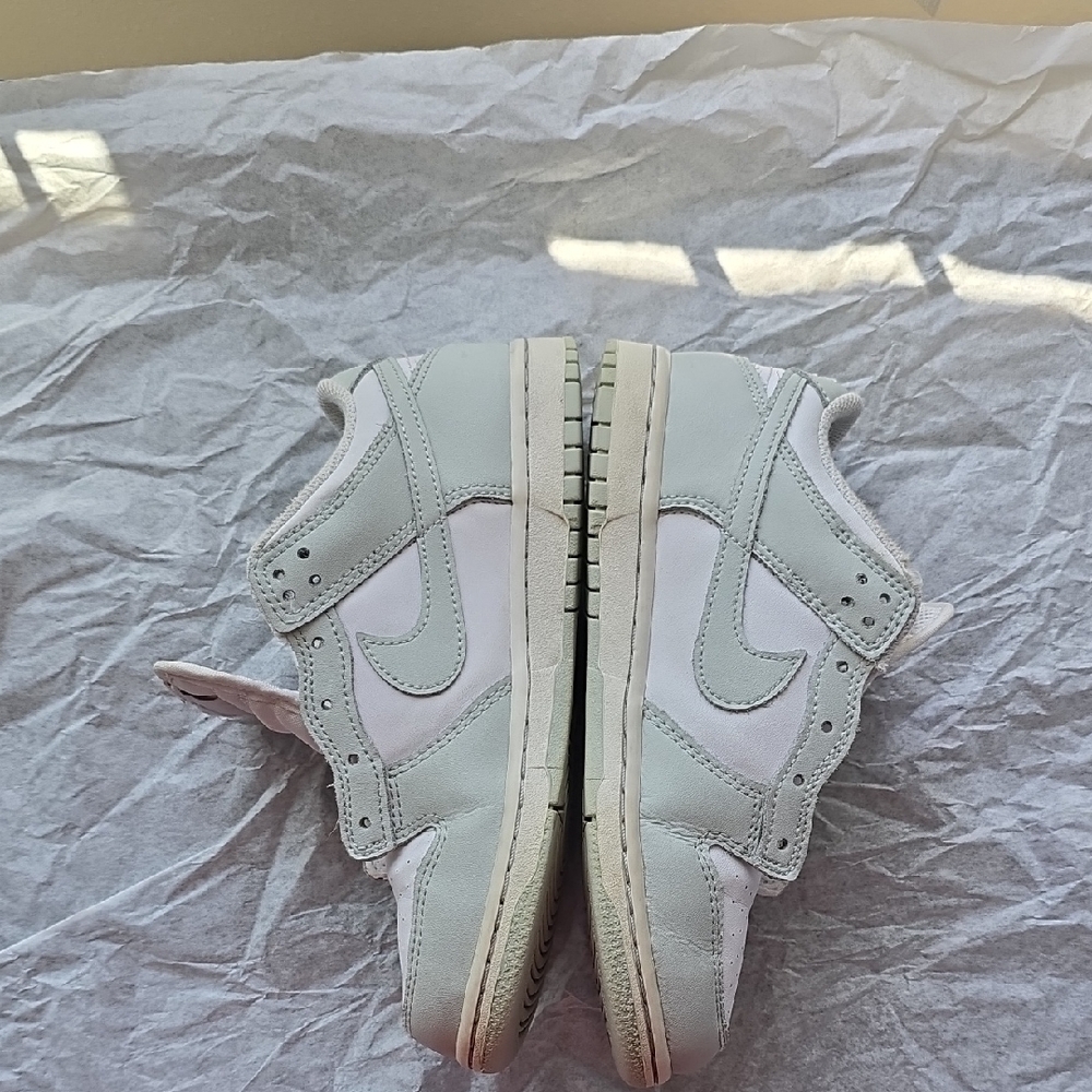 Nike Kids Sneakers in Light Gray and White